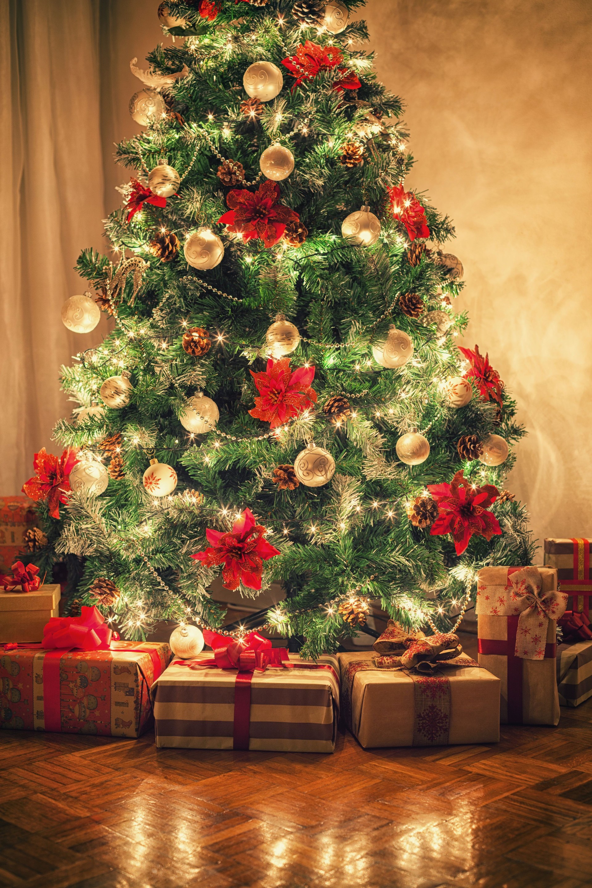 Christmas tree with presents